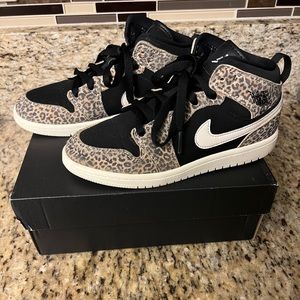 Girls Jordan 1 Mid SE.  Size 2Y